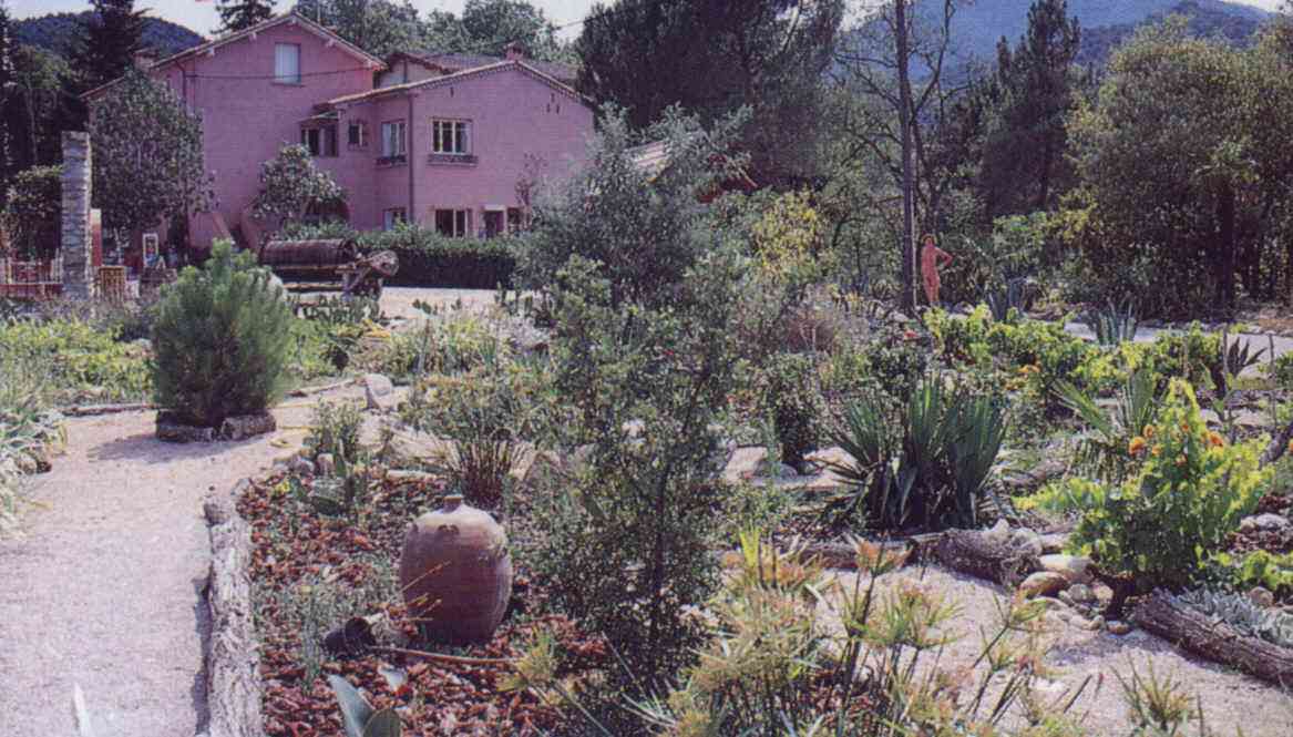 Le jardin et le Mas de la Clapère