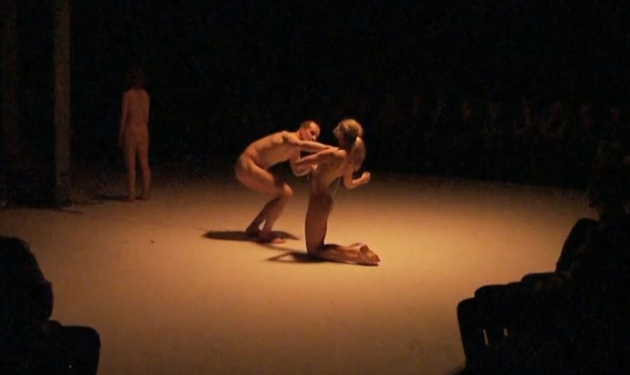 Déshabillé ou dépouillée