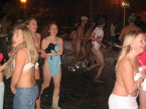 2000-2006_tuft_naked_squad_027