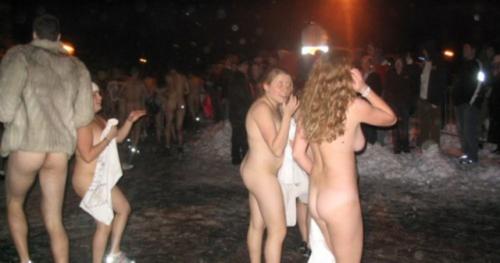 2000-2006_tuft_naked_squad_049