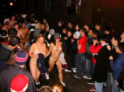 2000-2006_tuft_naked_squad_074