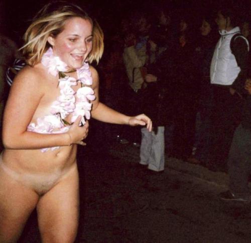 2000-2006_tuft_naked_squad_100