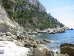  A gauche de la calanque des Pierres Tombées